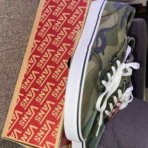Vans camo size 9 men’s